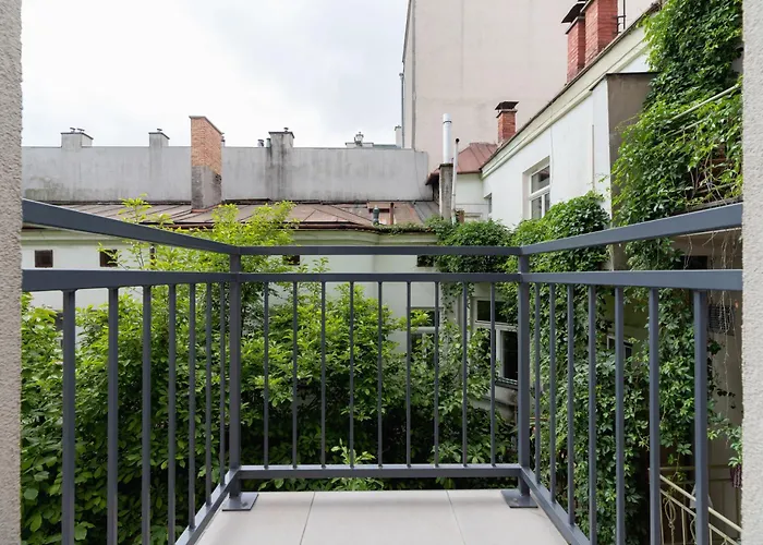 One Bedroom Apartment With A Balcony - Dietla 109 Street